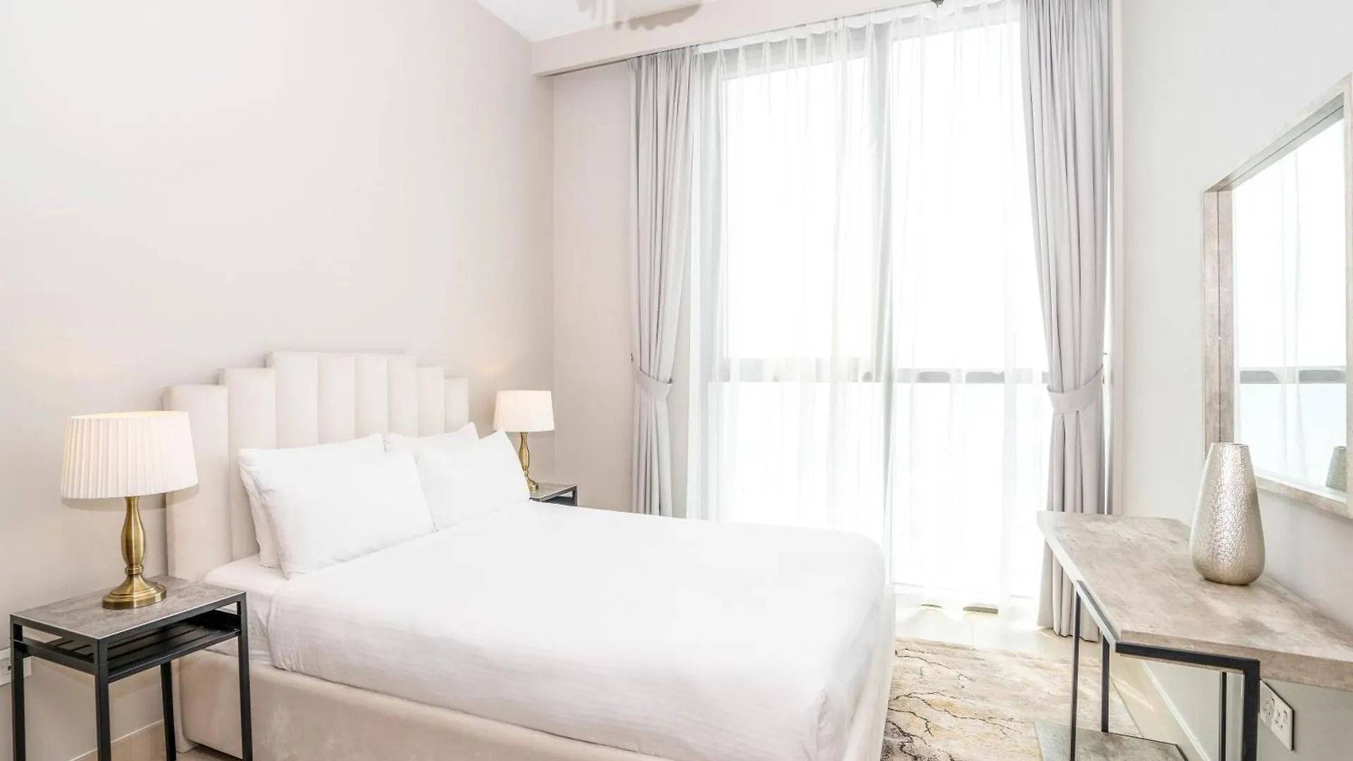 Homesgetaway - Sophisticated 3Br With Maids Room In Downtown Dubai 0*,
