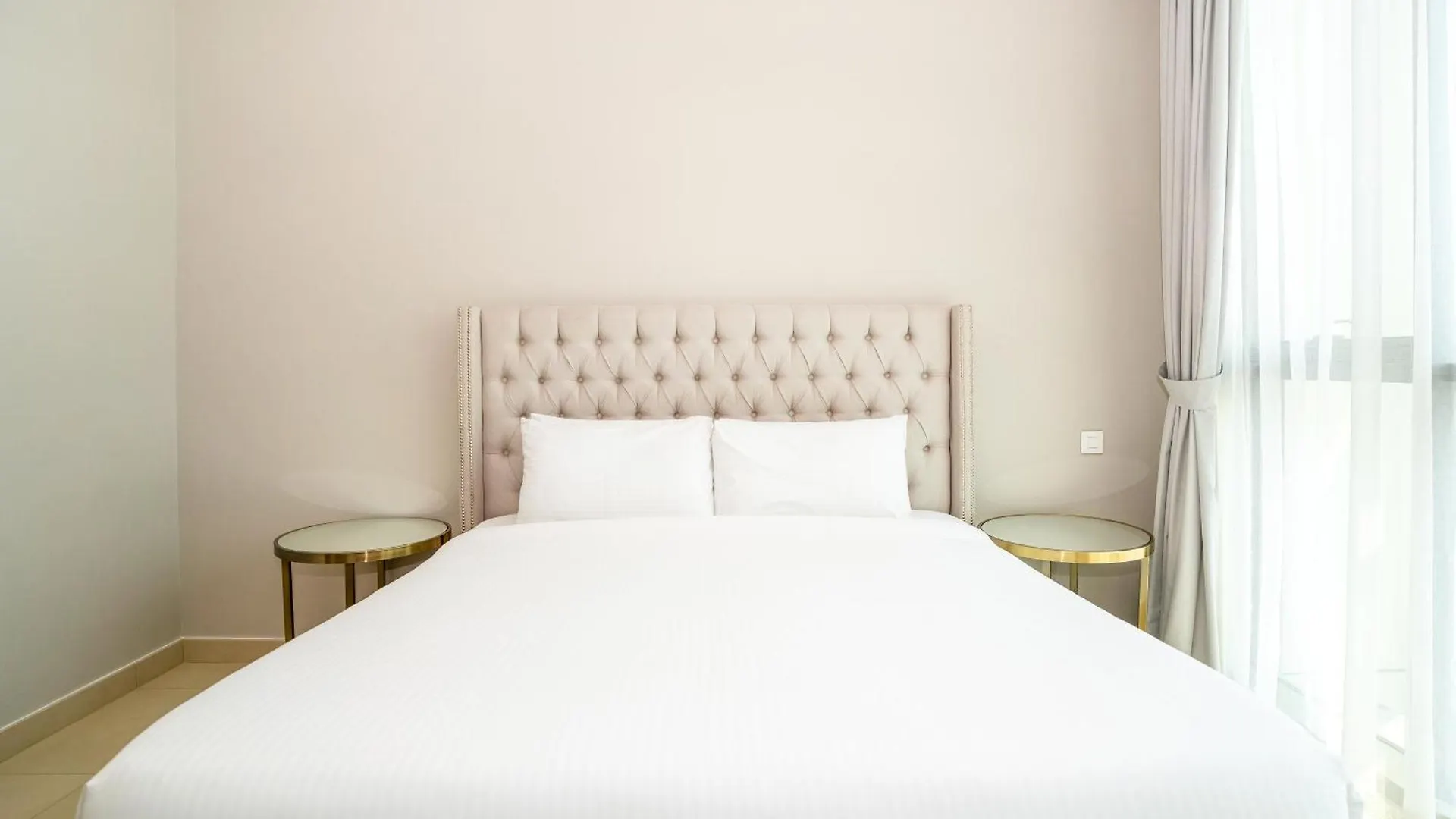 Homesgetaway - Sophisticated 3Br With Maids Room In Downtown Dubai 0*,  United Arab Emirates