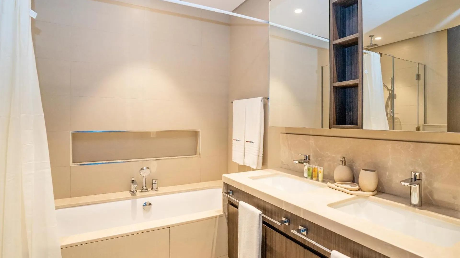 Apartmán Homesgetaway - Sophisticated 3Br With Maids Room In Downtown Dubaj