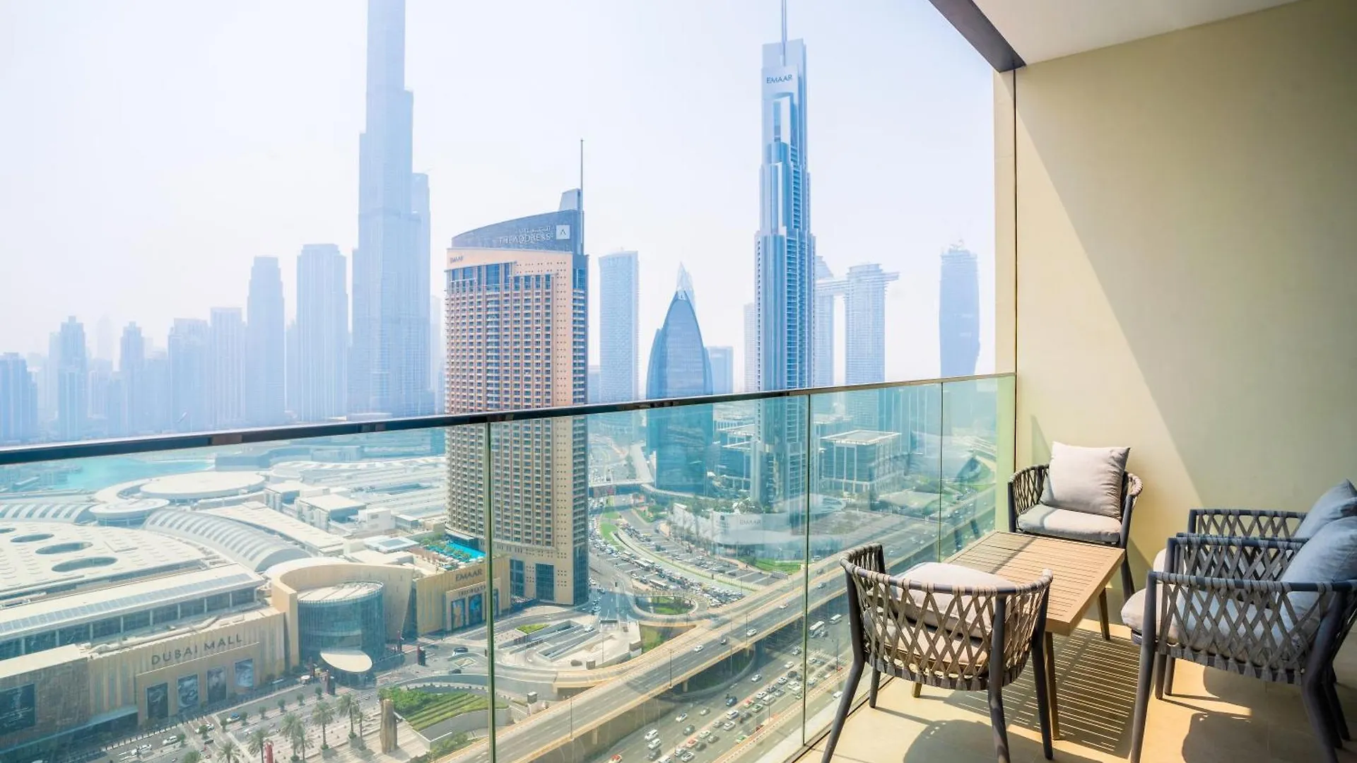 Homesgetaway - Sophisticated 3Br With Maids Room In Downtown Dubaj
