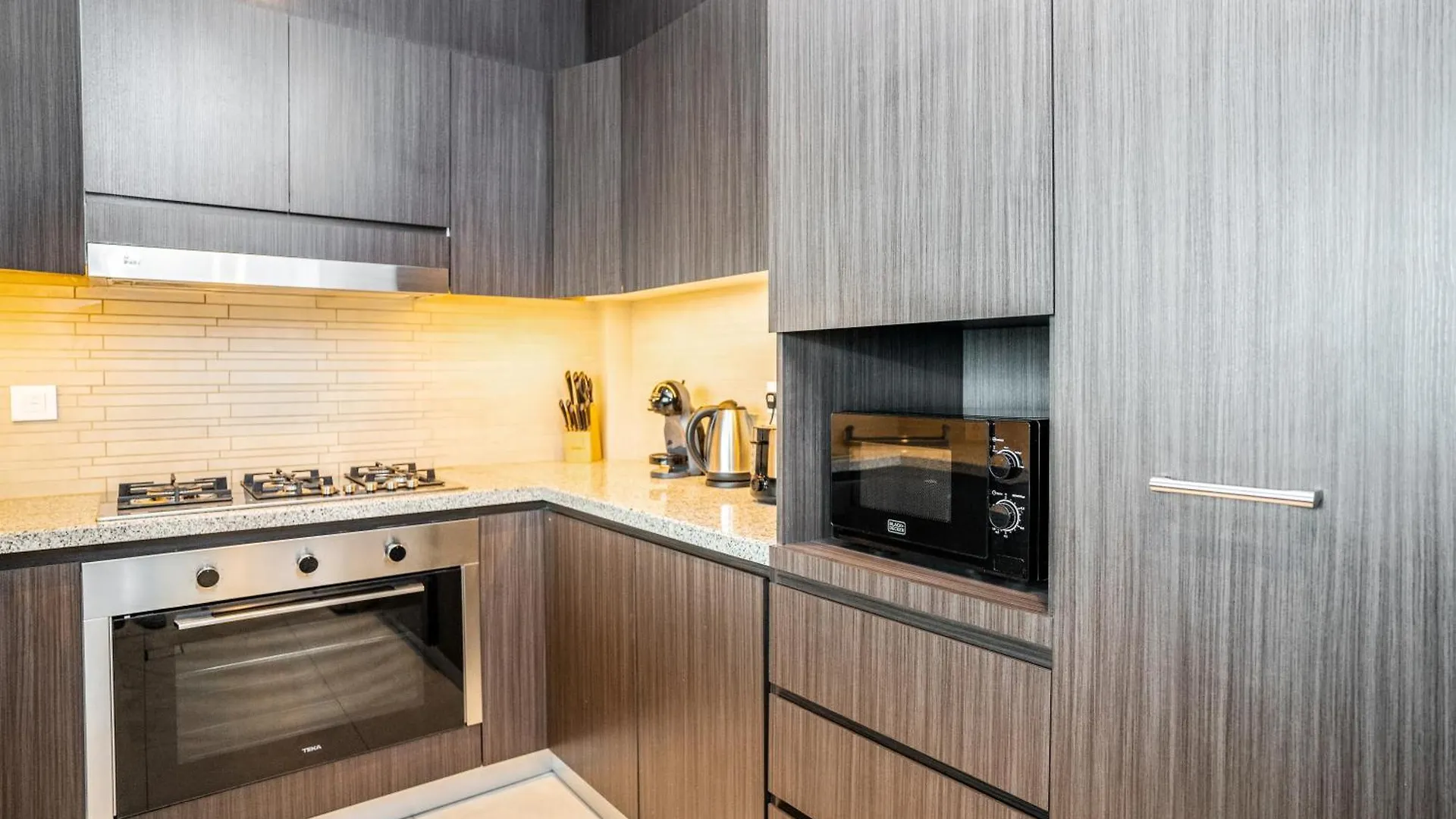 Homesgetaway - Sophisticated 3Br With Maids Room In Downtown Dubaj 0*,  Spojené arabské emiráty